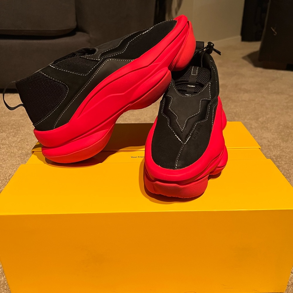 Pyer Moss Sculpt Red mens size 6
